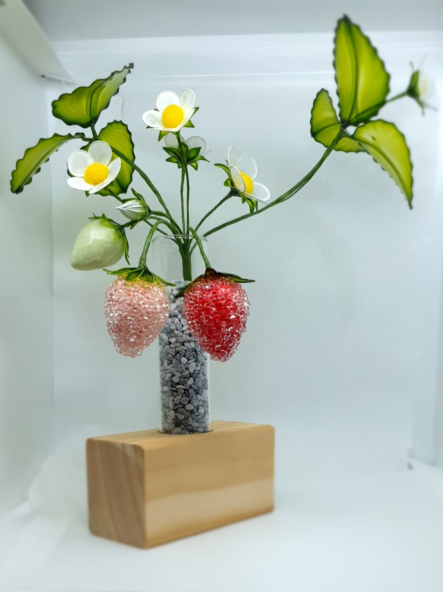 chambord2010's tweet photo. 終於！！
和同學一起完成了！！
其實是：我出一張嘴， 同學出力完成，然後我回家補上花芯這樣！！ https://t.co/83JdLpIDhT