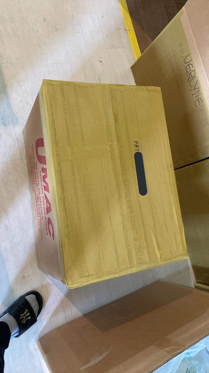 chaewonminimart's tweet photo. #chwnmini_updates 

Hello, nabigay na po saakin yung tracking number ng box. Please wait for my update nalang po if dumating na siya ng ph, hopefully maging smooth lang yung travel at 5-7 days lang , thank you! 🙇🏻‍♀️ https://t.co/Bti7pMj1c6