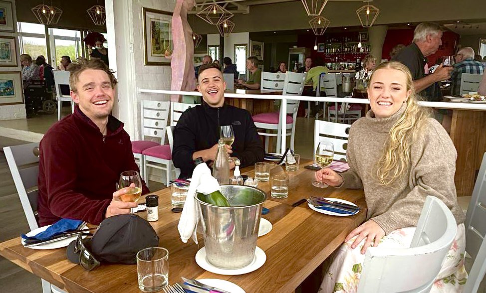 NathanA64798281's tweet photo. Great Food 🥘 Awesome people 🇿🇦
Best Conversations 🤣                                       #food #winetime #laughter #greattimes #NationalSmileDay #weekendvibes https://t.co/SBzSEs1Sln