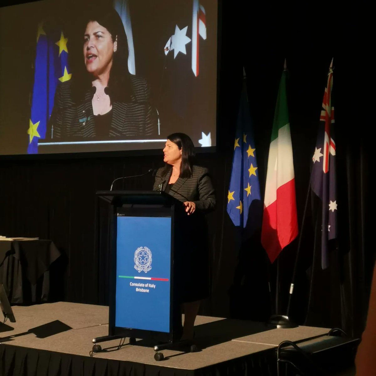 ItalyinBrisbane's tweet photo. #FestadellaRepubblica2022 A Brisbane, la nuova Console Luna Angelini Marinucci festeggia con la collettivita'. Ospiti @gracextwo, @sengiacobbe,@DanieleIncicco e tutti i membri dei La Rua, i cantanti lirici del @QPAC. A tutti costoro un immenso ringraziamento! 🇮🇹🇦🇺🇮🇹💚🤍❤️💚🤍❤️ https://t.co/5JMxcjSYCU