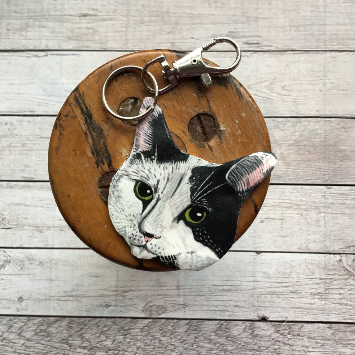 buck_lj's tweet photo. Pet Keyring, Dog Mum Gift, Custom Pet Keychain, Pet Lover Gift, Pet Memorial, Animal Gifts, Dog Lover Gift, Cat Lover Gift. https://t.co/BR2uYhu9us #Etsy #Slumbermonkey #CatKeyring https://t.co/uvu3CVBtlq