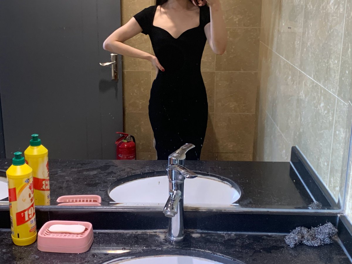 xiaoye20527's tweet photo. 黑色有点热
#邢台 #邯郸 #自拍 https://t.co/2xQWi5S6nA
