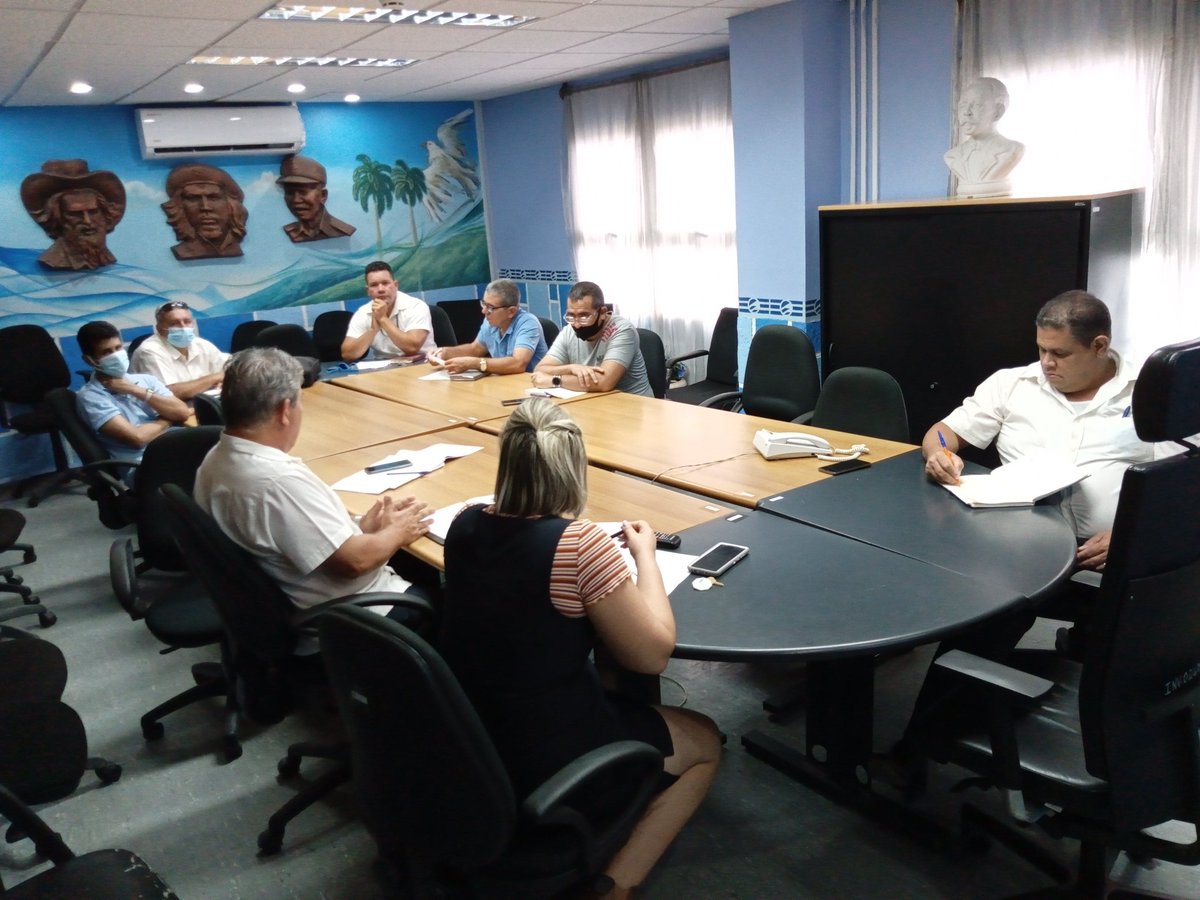 Parte del Grupo de Riesgo de la DTHO conducida por su facilitadora la Especialista Melvys  analizando las posibles manifestaciones , causas y condiciones que pueden provocar la ocurrencia de incendios .  Excelente intercambio que asegura un Plan de Prevención más efectivo.