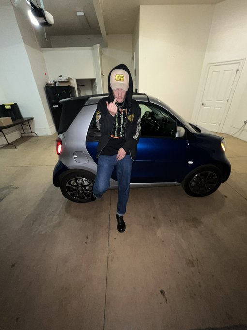 our boyfriend rlly said i&rsquo;m gonna eat ur kids fruit snacks and drive ur cute little fuckin beep beep