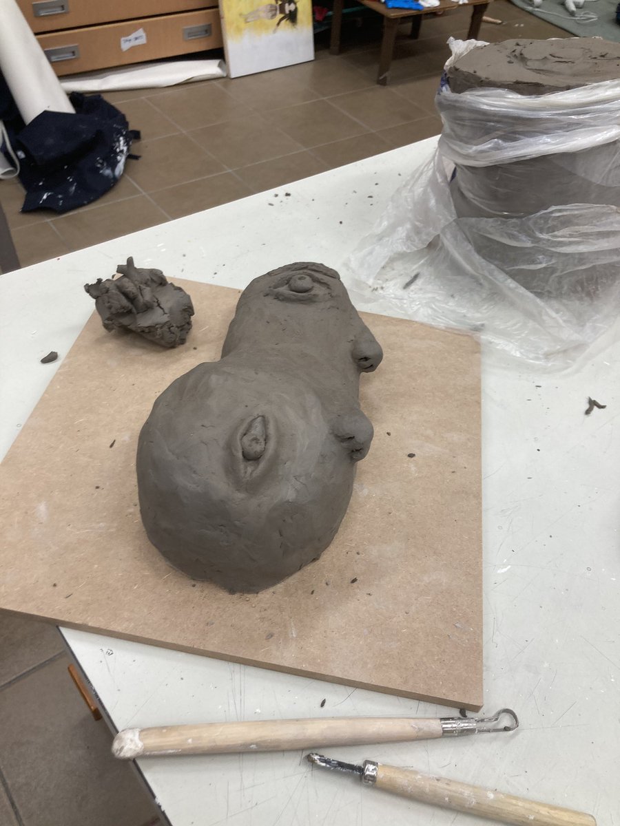 Cubism inspired mask making in student chosen materials #clay #papiermache <a href="/GSISKorea/">GSIS | Gyeonggi Suwon International School</a> brings some fun images… 😁 #IBclassroom #KnightsRoK #YouKnighted <a href="/ibmyp/">IB MYP</a>