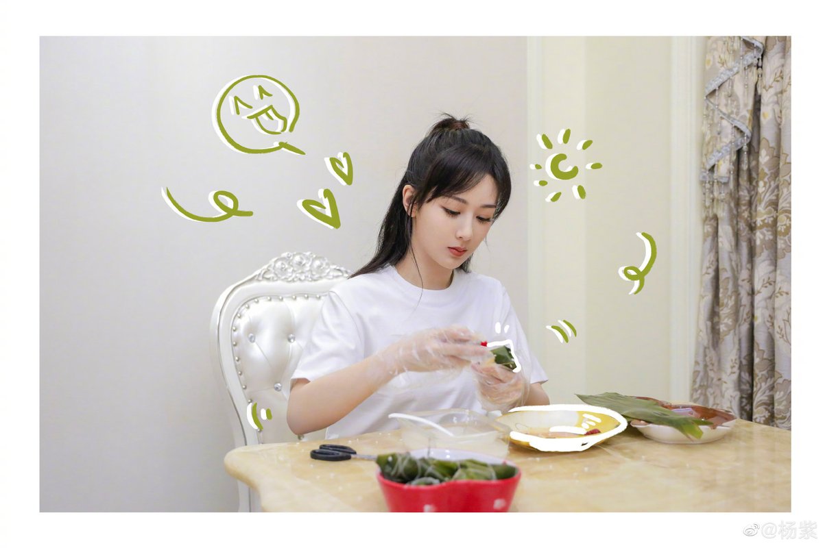 midnightbliss01's tweet photo. 060322  #YangZi weibo update

Wishing everyone safe and sound on Dragon Boat Festival! Hi remember to eat zongzi (glutinous rice with sweet or savory fillings) ∼ 
#杨紫 https://t.co/pMQfgY4Til