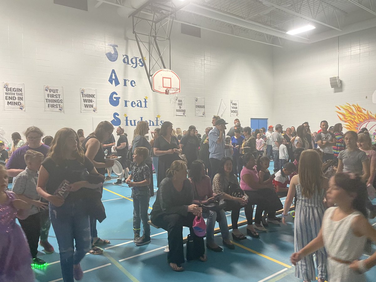 GoodShepherdYMM's tweet photo. Packed house at Spring Fling! #leadlikeashepherd #blessedwiththeBest @GoodShepherdYMM https://t.co/a9fH3pNlWH