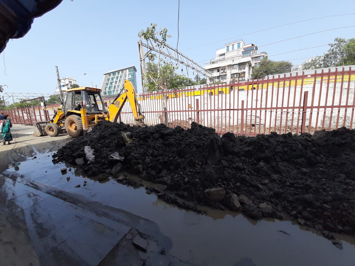 KrishnaHegde_SS's tweet photo. (2/2) This work was pending ovr 10 yrs.Our suggestion enabled @mybmc to complete work without a single demolition,shifting or Court case.This 'One way' strategy also followed by me at the completion of Milan Subway flyover wr 200 homes wr shifted but ovr 200 homes wr also saved. https://t.co/57556AyV7Y