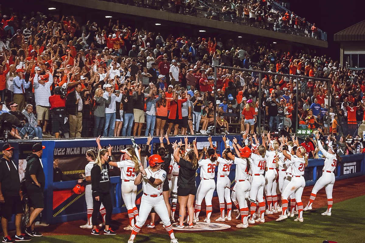 cowgirlsb's tweet photo. America's Brightest Orange shines just a little bit brighter under the lights in OKC 🧡

#MovingForward | #GoPokes https://t.co/wfWFqpQfBi