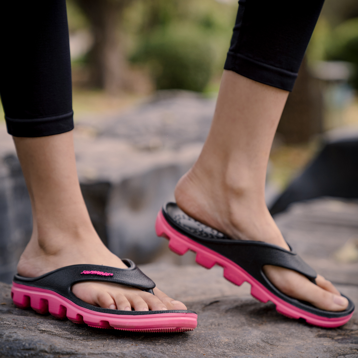 SolethreadsIN's tweet photo. @solethreads is on a mission to bring back the joy in your daily #walking. With Active Ortho #Recovery #FlipFlops you can de-stress your feet anytime, anywhere! Click here to purchase now: https://t.co/9E8TQzhJyZ
#feet #fridayfitness #fridaymorning https://t.co/6mPWgaCrik