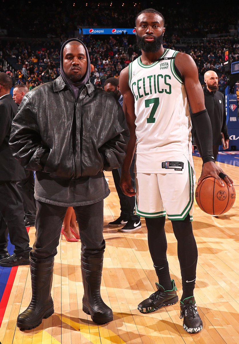 36boutthatlife's tweet photo. “You are now watching the throne 
Don’t let me get in my zone” https://t.co/wsDQphGcjk