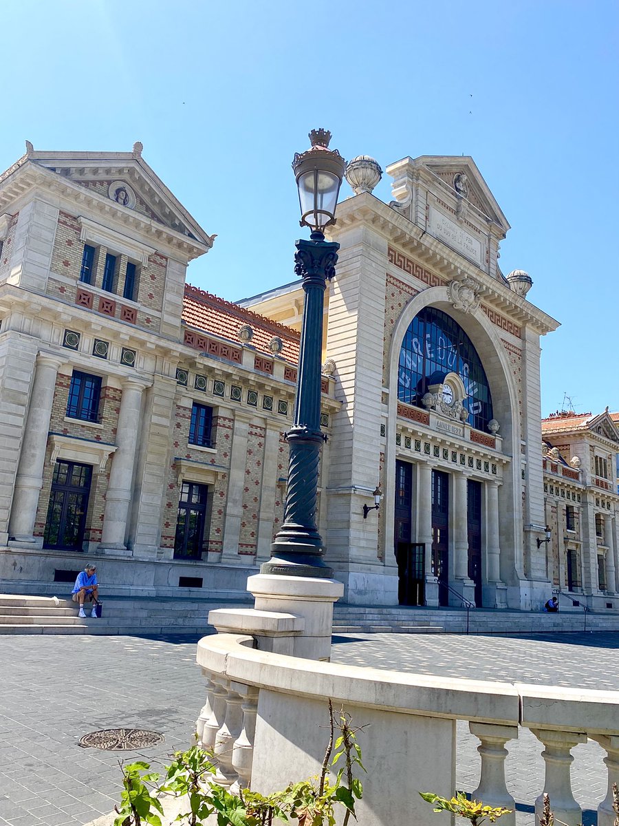 Visite patrimoniale guidée @VilledeNice quartier libération malaussena @ExploreNCA @VisitCotedazur @UNESCO_fr #belleepoque #architecture #quartierliberation #explorenicecotedazur #CotedAzurFrance #patrimoinefrancais