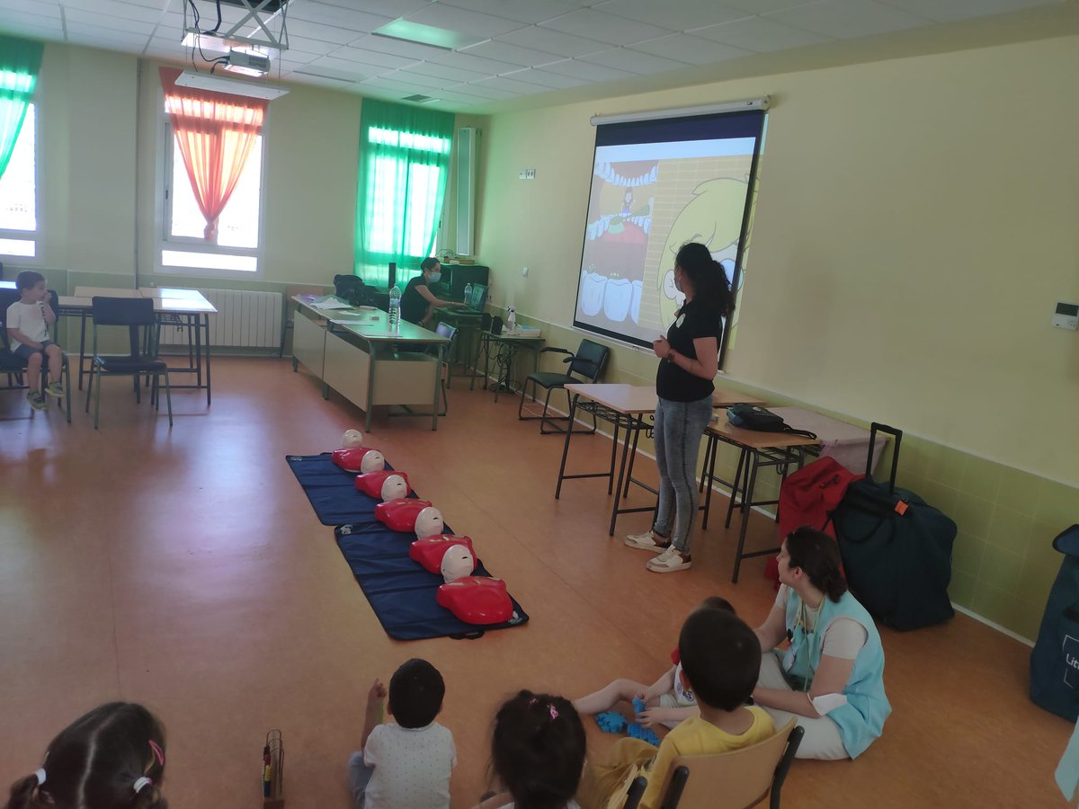 escuelasnuevas's tweet photo. Semana de aprendizaje en primeros auxilios gracias a Jacinto y sus amigos y a la colaboraciónde nuestro AMPA. Estrategias básicas para el alumnado de Infantil y Primaria. https://t.co/wq7yFoOOhI