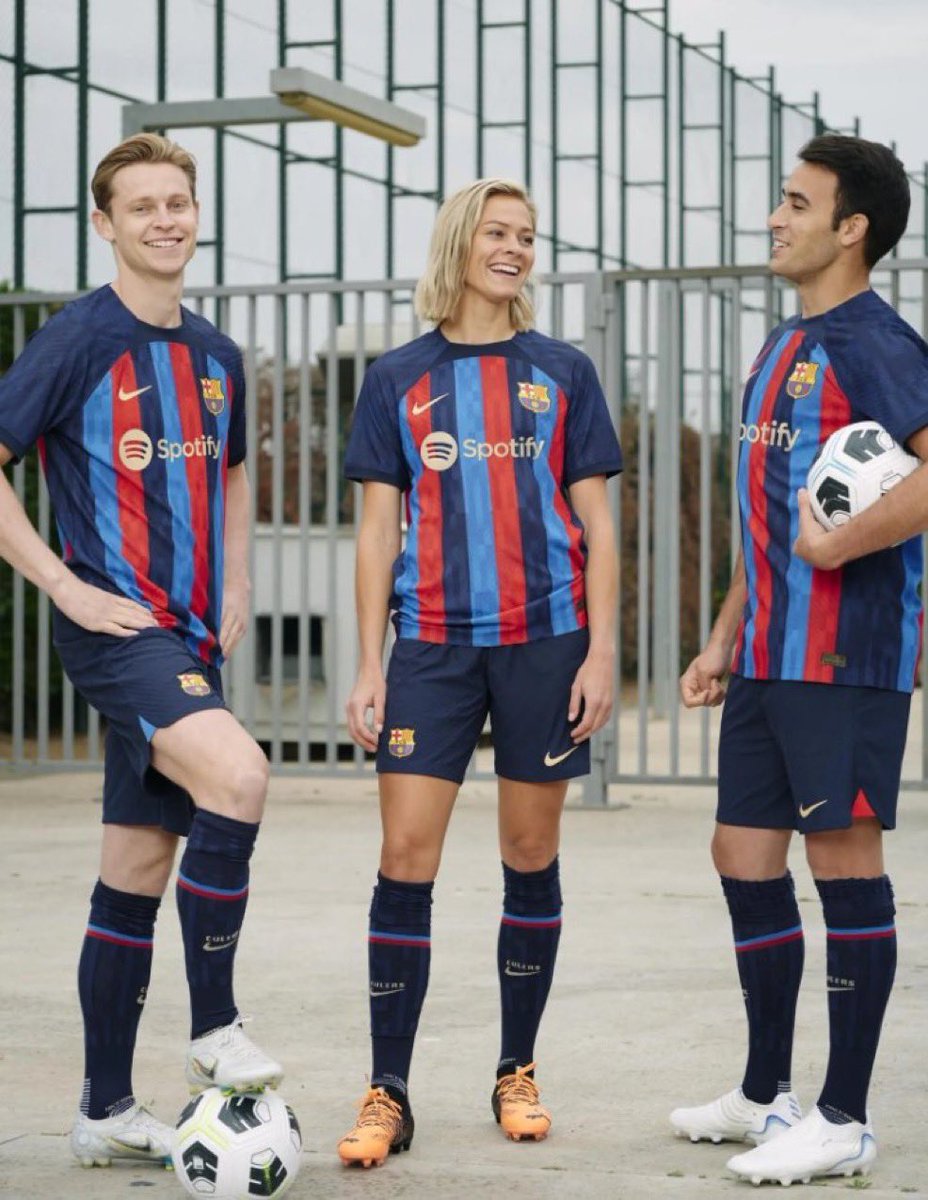 BarcaUniversal's tweet photo. .@gerardromero: "Frenkie de Jong was part of the photoshoot on the 4th of May. Back then, the economic situation did not seem that bad." https://t.co/UHUIzC3VZE