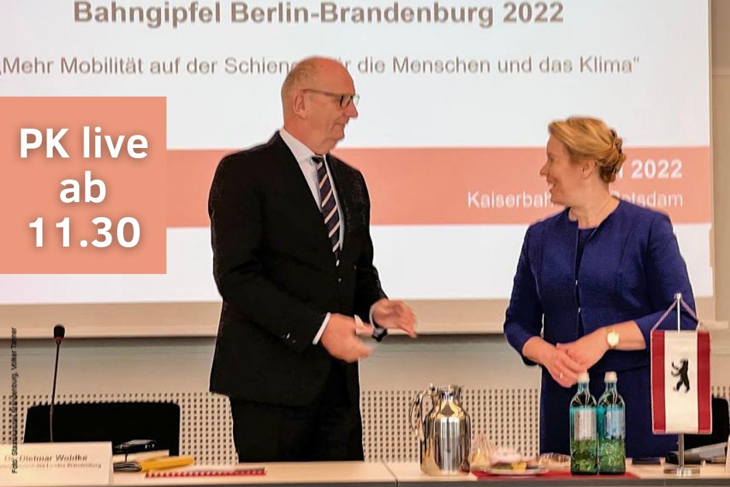 staatskanzleibb's tweet photo. Heute Berlin-Brandenburger #Bahngipfel in #Potsam. MP #Woidke und RBMin @FranziskaGiffey sprechen mit Vertreter*innen von @DBRegio_BB und @BMDV_bund über zukunftsfähigen Schienenverkehr in der Metropolregion🚆@RegBerlin @VBB_BerlinBB
PK ab 11.30 live: https://t.co/X1CiZu8oKf https://t.co/IlvtKDtrA6