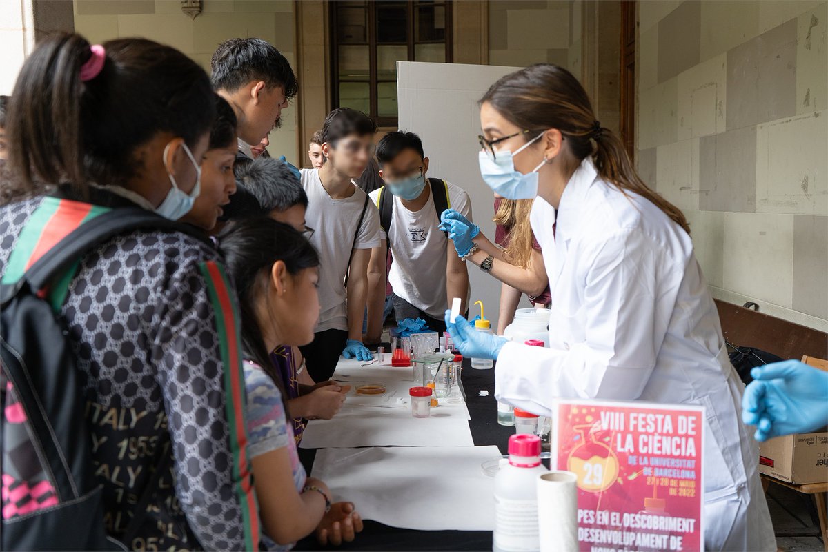 ITWReagents's tweet photo. Science workshops are essential for young students to foster STEM vocations. The University of Barcelona organize every year chemistry workshops with this purpose and we are happy to contribute with our products.

@UBDivulga #panreacapplichem https://t.co/UzkVJR6EQq