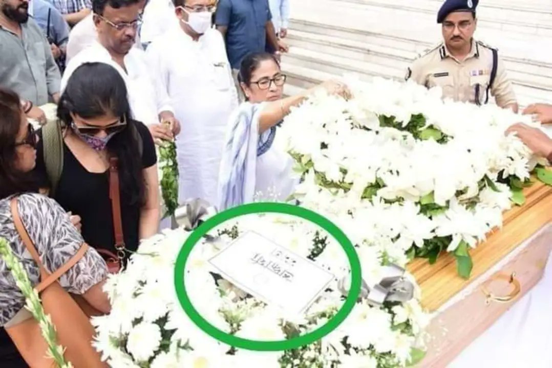 axelblazelove's tweet photo. Shameful.... @MamataOfficial @AITCofficial how can put such template on the Dead body of a Legendary Singer KK ๐คจ๐ฅบ
#JusticeForKK #MamataBanerjee https://t.co/GVVwdfdQEa