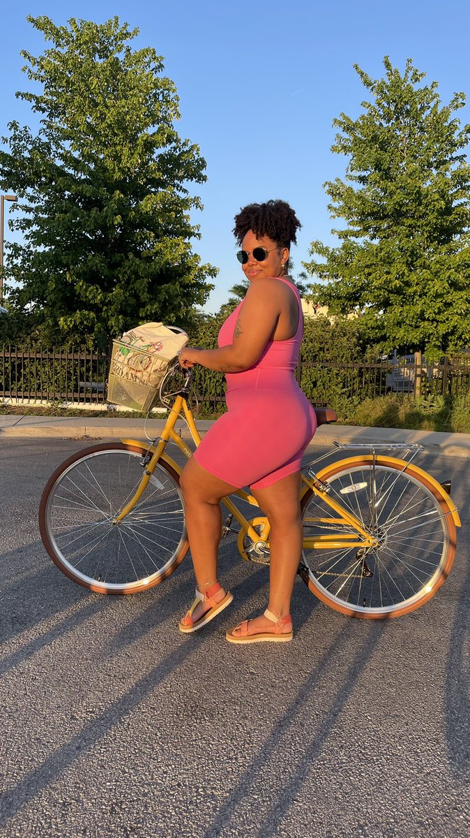 daniaquinooo's tweet photo. just a bitch and her new bike #retrospec https://t.co/53teZd1X4r