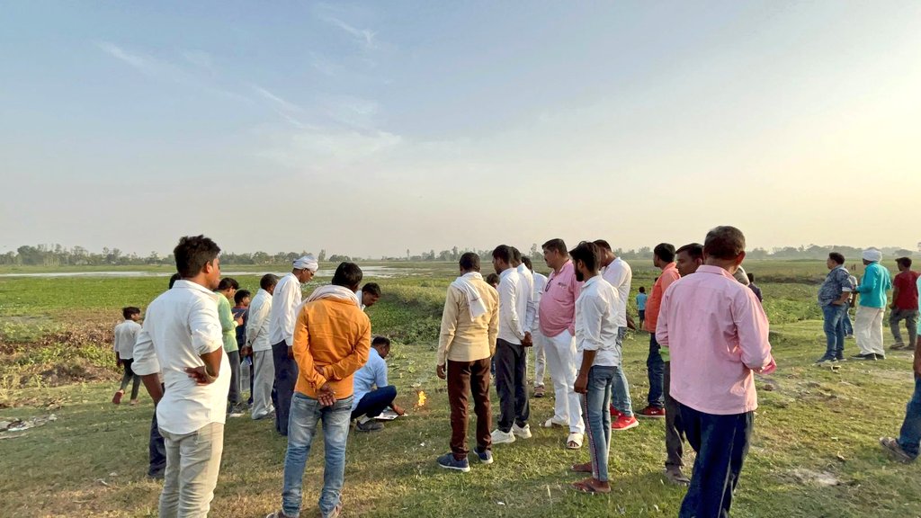 eArthSamvarta's tweet photo. eSF CMD Shri Abhishek Singh (@Ksharharya) speaking at an event to inaugurate work on Kanhai lake in Rupaipur, Sultanpur (UP).
Kanhai - is one of the largest wetlands in Eastern Uttar Pradesh; 9 kms long &amp; 1.5 km wide, nurtures &amp; connects eight gram sabhas in the region. #jalkosh https://t.co/qXRlS2y8bQ