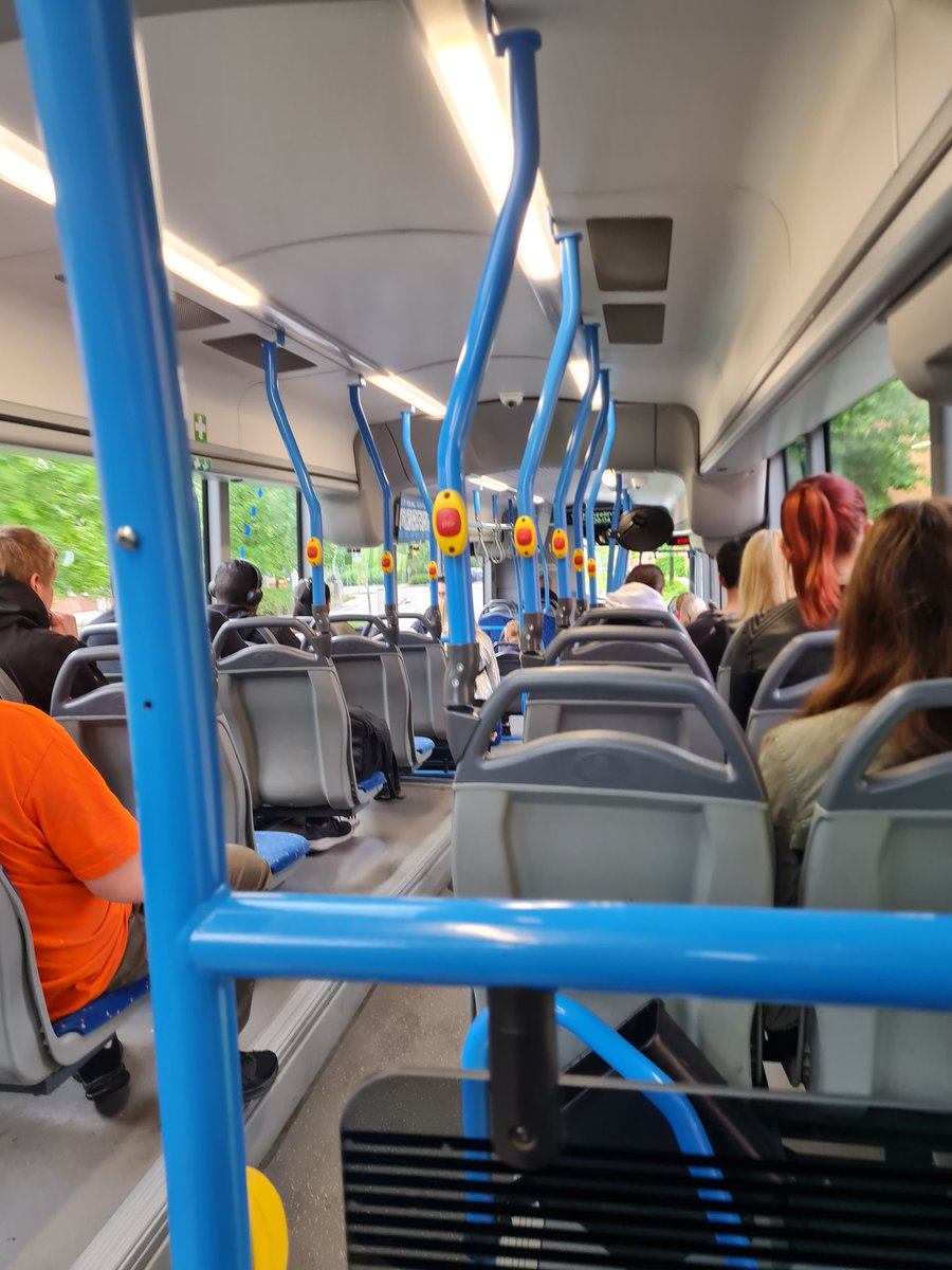 KriBro's tweet image. Ehkä ihan älytöntä, mutta minusta on ihan oikeasti kivaa päästä taas töihin töihin ja vielä bussilla. Työkaverit ja puuro odottaa @YITSuomi 😃. #normiarki #postcovid #pienetilot