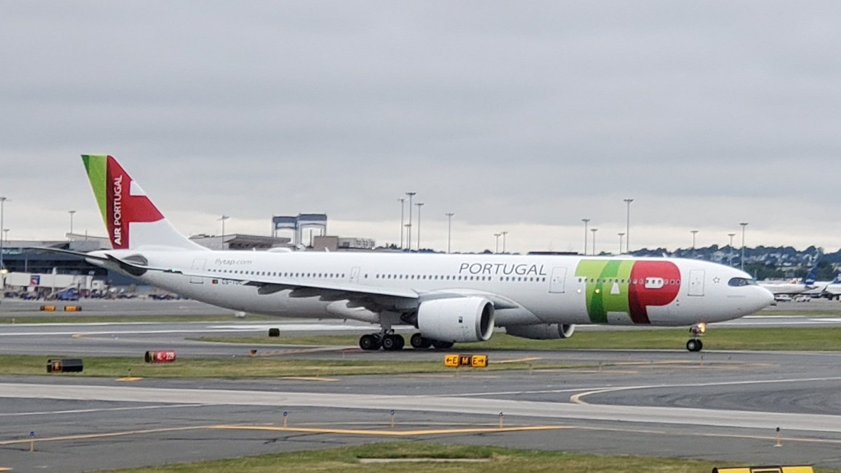 veryboeing's tweet photo. TAP air portugal #A330 -941 #CSTUC KBOS https://t.co/JnfqGZfVrX