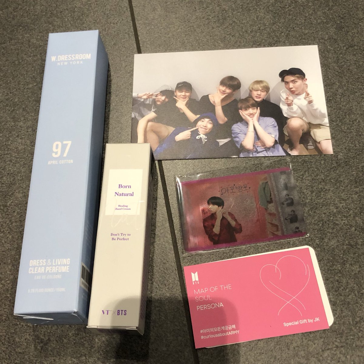 namedillegirl's tweet photo. every time i think about music shows i think about when bts gave armys those gifts, like y’all wasn’t goddamn there to feel my pain https://t.co/6CC4bDTACY