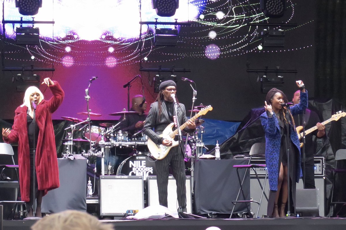 Thank you @nilerodgers for the great tunes yesterday in Helsinki. Sorry for our weather. Hopefully next time we see you weather will be better.

#nilerodgers #helsinki #gig https://t.co/4i8YwW1qq2