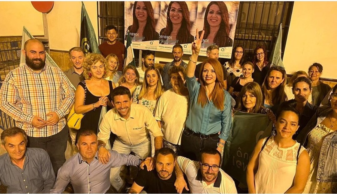 VaneRo_Ma's tweet photo. Arranca la Campaña!
ANDALUCES LEVANTAOS 
💚✌🏻

#defiendeandalucia #HazloModesto https://t.co/Y0tRLfNnns