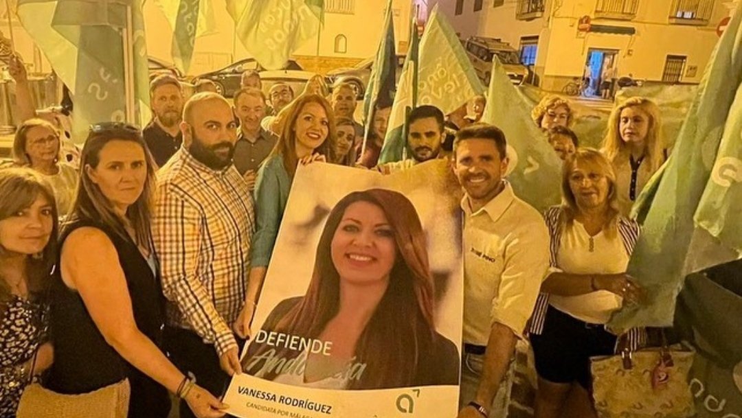 VaneRo_Ma's tweet photo. Arranca la Campaña!
ANDALUCES LEVANTAOS 
💚✌🏻

#defiendeandalucia #HazloModesto https://t.co/Y0tRLfNnns