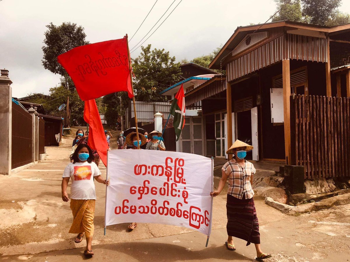 Nandar85526889's tweet photo. Hpakant Protesters marched to overthrow the Dictator

Protesters in Hpakant Township,Kachin State,marched on June 3, to protest against military dictatorship and support KIA,PDF and NUG government.

#2022June3Coup
#WhatsHappeninglnMyanmar #HelpMyanmarIDPs https://t.co/eckgkBuwZi