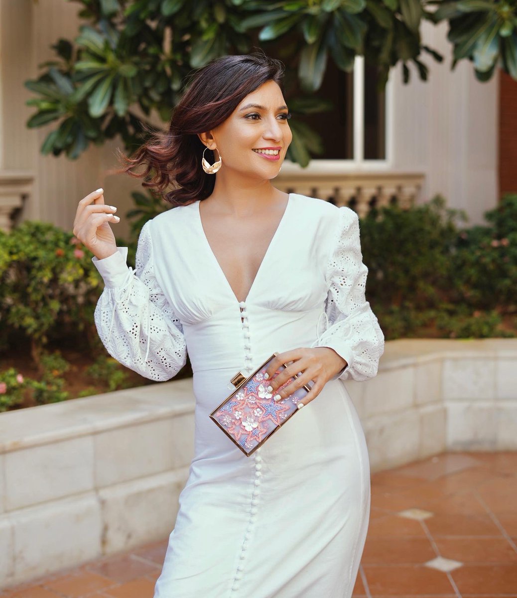 maliniagarwal's tweet photo. All white is a mood too! ππ€
Outfit - @hessbyhess
Jewelry - #blingthingstore
Styled by - @rishikadevnani
Assisted by - @Romamaityy
HMU - #makeupbydeeptimota
πΈ - #staticimages
Location - #itcgrandcentral
#missmaliniootd #whitedress #whiteonwhite #whitemood #heels https://t.co/2XZBLJvASa
