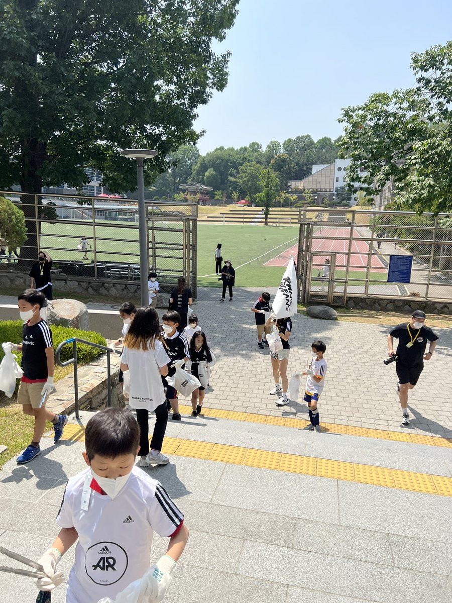 The perfect day at <a href="/SFS1912/">Seoul Foreign School</a> to partner with <a href="/adidas/">adidas</a> <a href="/adidaskorea/">adidaskorea</a> to join in on the #RunForTheOceans #plogging initiative. The students had the opportunity reflect on how we can #takeaction to support the natural world. <a href="/AboutJulian/">Julian Quintart</a> Thank you for inspiring us! #ibpyp