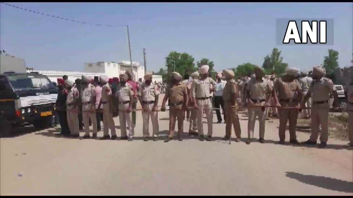 advtejas7's tweet photo. Why this much security Mr Dummy Cm @BhagwantMann  ? Are you scared of badlaav or people of your state? #resignbhagwantmann #JusticeForSidhuMooseWala https://t.co/0qi7D3cQvN