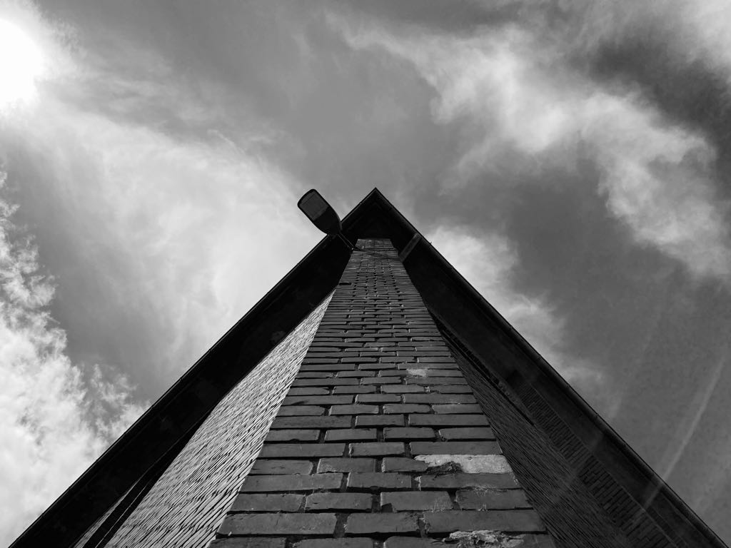mnehlsphoto's tweet photo. Industrial Building as part of my #roadToMinimalism project. 

#edgeOn
#industrial
#architecture
#phonephotography https://t.co/uP9kyzVOwB