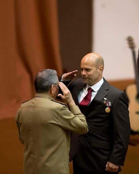 Lisbet_ms🇨🇺 (@lisbetms1) on Twitter photo "En esos👇👇👇 hombres van miles de hombres, va un pueblo entero, va la dignidad humana."
✒️José Martí
Felicidades, Grandes‼️
#3DeJunio Raul #4DeJunio <a href="/GHNordelo5/">Gerardo Hdez. Nordelo</a>
#SomosCuba🇨🇺 y #SomosContinuidad "En esos👇👇👇 hombres van miles de hombres, va un pueblo entero, va la dignidad humana."
✒️José Martí
Felicidades, Grandes‼️
#3DeJunio Raul #4DeJunio <a href="/GHNordelo5/">Gerardo Hdez. Nordelo</a>
#SomosCuba🇨🇺 y #SomosContinuidad