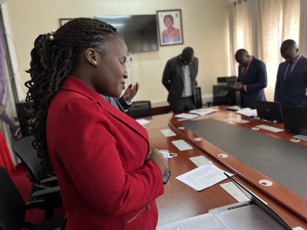 JBMuwonge's tweet photo. RT @LoP_Uganda: Devotion: Our office staff dedicate a moment of prayer after their weekly departmental meetings to invoke on the Creator to guide and bless our efforts. We believe that we can achieve more by having faith in the Almighty God. #Accountabil… https://t.co/eK9DeQV1Q8