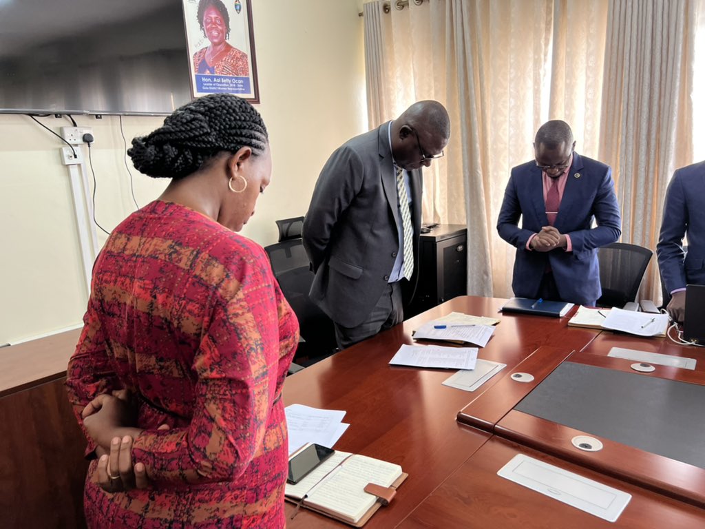 JBMuwonge's tweet photo. RT @LoP_Uganda: Devotion: Our office staff dedicate a moment of prayer after their weekly departmental meetings to invoke on the Creator to guide and bless our efforts. We believe that we can achieve more by having faith in the Almighty God. #Accountabil… https://t.co/eK9DeQV1Q8