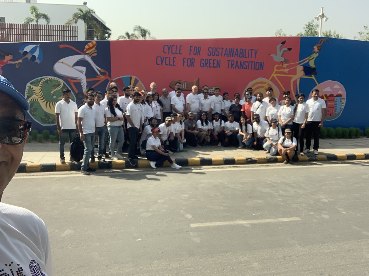 delhistreetart's tweet photo. On this occasion of #worldbicycleday, #teamdsa collaborates with @DenmarkinIndia to unveil a bright new mural in #chanakyapuri along with @svane_freddy and a big team of cycling enthusiasts #worldcyclingday https://t.co/6WhUHcakR5