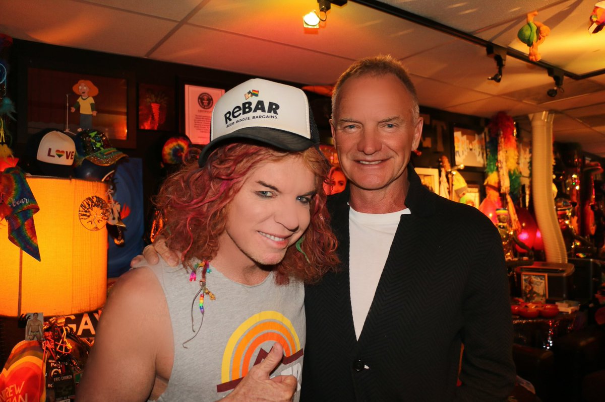 johnnykats's tweet photo. #WhoIsWhere: (W/ PHOTO) @Sting @RealCarrotTop show tonight @LuxorLV … Sting returns to @ColosseumatCP this weekend … #RJNow @reviewjournal https://t.co/3K8xkIMG3z