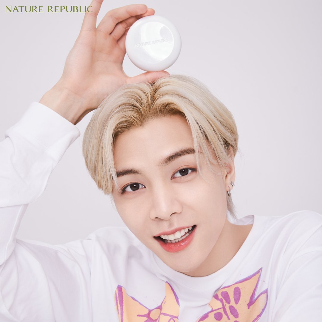 NR_Singapore's tweet photo. γοΏ½#TheJocks I π±πΆπ―π΅π΅πγ
πΉ: βSkating isn't hard~ I'll teach you!β
For skater Johnny, #ProvenceNaturalCushion is perfect~
Long lasting makeup even if you sweatπ¦β°
Since it has a #NaturalApplication, every time you apply it is so natural~natural~π https://t.co/XVEGUFgHpu