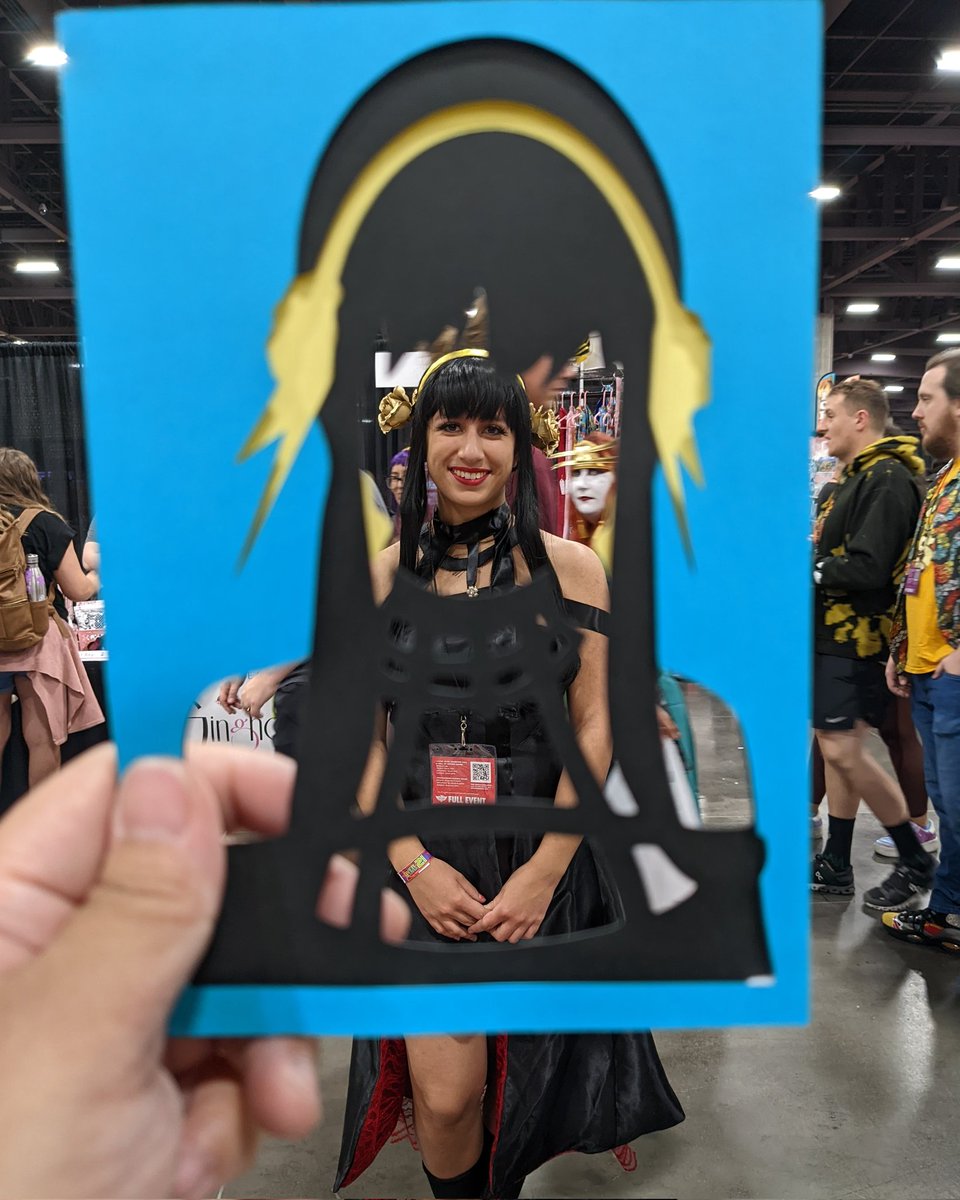 Sold out of my #SpyXFamily papercuts and keychains I brought to #PhoenixFanFusion