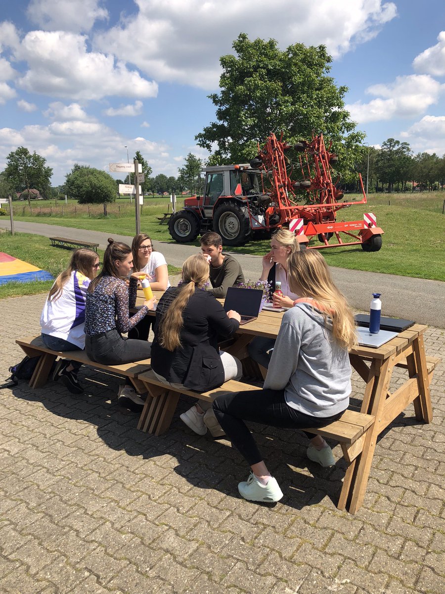 slimsteweg's tweet image. Studenten van @stadsLAB_Saxion en het Omgevingslab van @Hogeschool_VHL bereiden zich voor op de buurtbijeenkomst 13 juni bij @DeMelktap : wat komt er op het gebied Borculo - Lochem af en hoe kunnen bewoners daar meer stuur op krijgen?! #proeftuinnettelhorst #magazinetoekomst