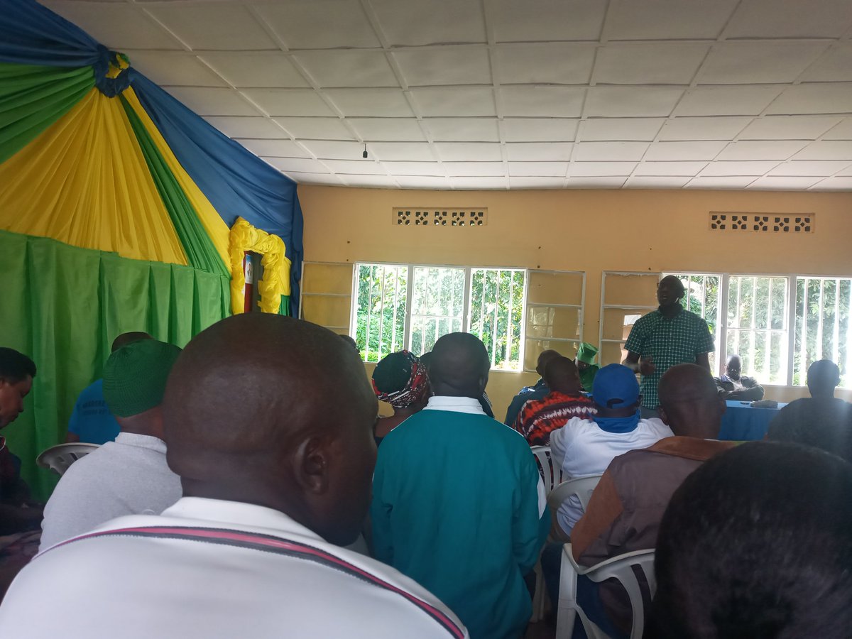 RubavuSector's tweet photo. Es @harblaise arikumwe na #Dasso @OscarMugabo #police #RF ayoboye inama ya Joc yitabiriwe n'abakuru b'imidugudu bagize uyu murenge. #umutekano #imihigo #ibindi.. @ByahiCell @RubavuDistrict @kambogo1 https://t.co/QHFUexSuPZ
