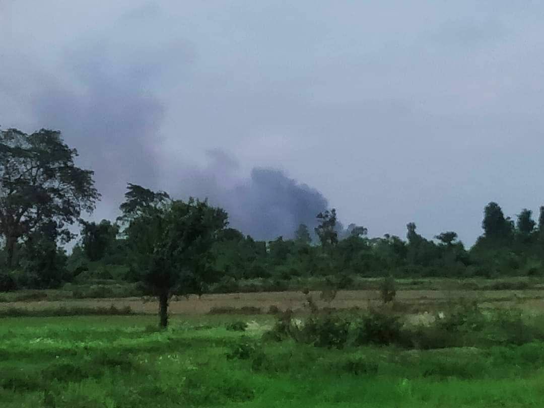 Alice56970's tweet photo. SAC troops set ablaze to Kyuaktine village, Wetlet tsp, Koneaine village, Taze tsp, and Chitthu village, Yesagyo tsp on May 1st and 2nd. All the locals had to flee. #2022Jun3Coup #HelpMyanmarIDPs #WhatsHappeningInMyanmar https://t.co/HnIVJXC3qv
