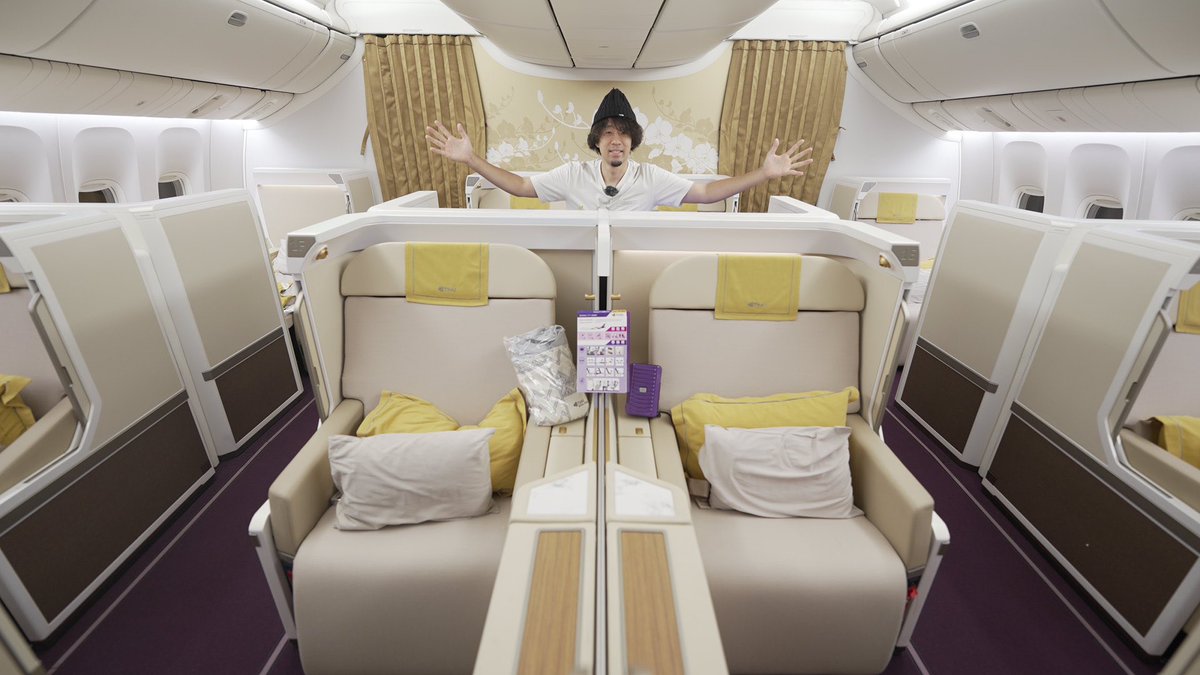voreas_yamamoto's tweet photo. 明日かあさって、YouTubeで박 보검씨とお話ししたシーンを含む動画を公開しますのでチャンネル登録してお待ちください。
https://t.co/dr4MBBM93m

惚れてまうやろー笑

#タイ航空 #ファーストクラス #初便 

@BOGUMMY #ParkBoGum #パクボゴム #박보검 #parkbogum #bogummy #朴宝剑 #朴寶劍 #พัคโบกอม https://t.co/xLxKUqXdSX