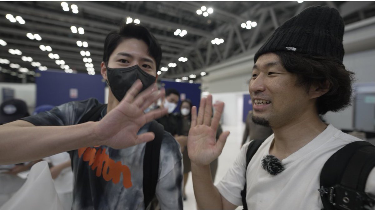 voreas_yamamoto's tweet photo. 明日かあさって、YouTubeで박 보검씨とお話ししたシーンを含む動画を公開しますのでチャンネル登録してお待ちください。
https://t.co/dr4MBBM93m

惚れてまうやろー笑

#タイ航空 #ファーストクラス #初便 

@BOGUMMY #ParkBoGum #パクボゴム #박보검 #parkbogum #bogummy #朴宝剑 #朴寶劍 #พัคโบกอม https://t.co/xLxKUqXdSX