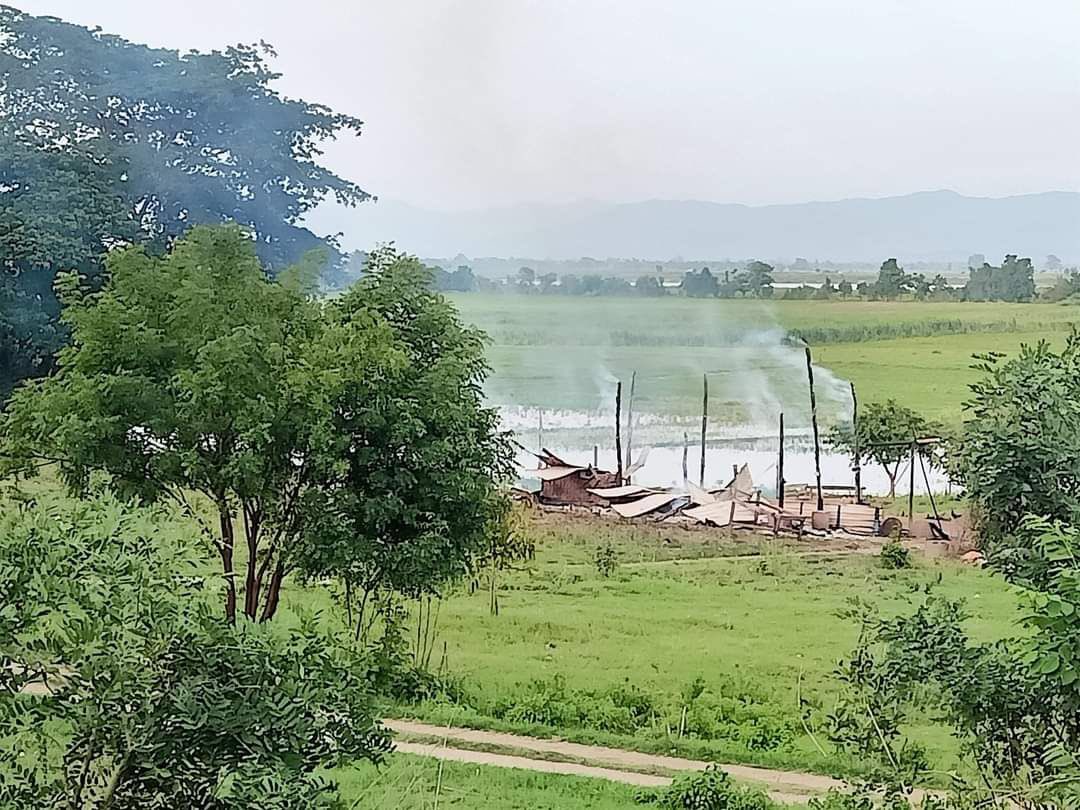 In ShweBo tsp, Sagaing division, the temporary shelters of the refugees whose houses were burnt down by military troops, was set fire again. The troops targeted the refugees and attacked, reportedly. #2022Jun3Coup #HelpMyanmarIDPs #WhatsHappeningInMyanmar