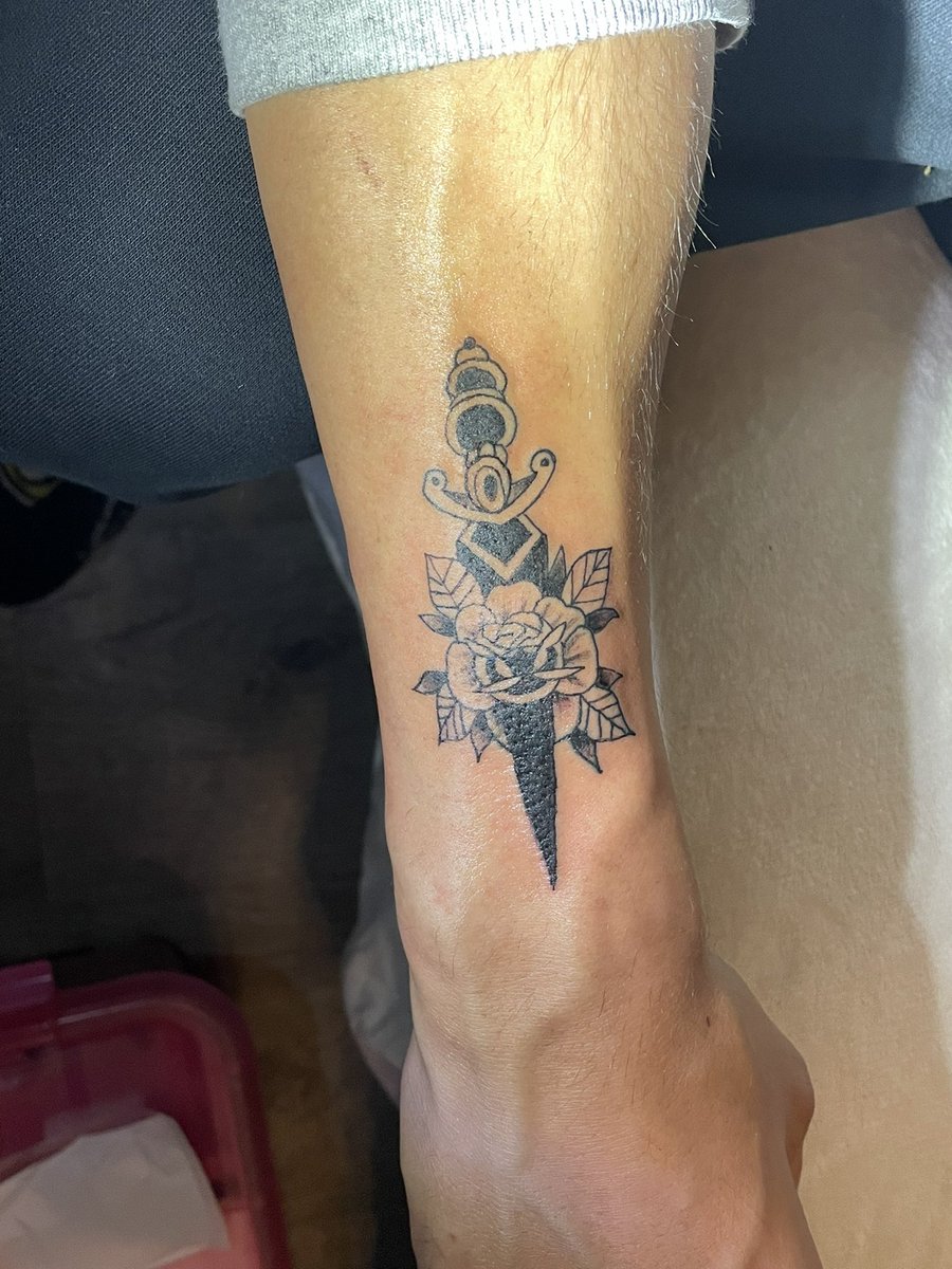 gnarlyloozur's tweet photo. Hi I just started practicing tattoos 
This is my progress so far https://t.co/4NN4cqxAbT
