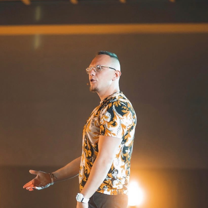 longmoneyluc_'s tweet image. Be phenomenal or be forgotten 

Greatness is within us all. It’s not given to a select few or born with it ❌

We CHOOSE it. It’s a desire we have to find within us. We empower ourself. Greatness isn’t a title, it’s an action. 

#BeGreat
#YouCreate
#LifeByDesign