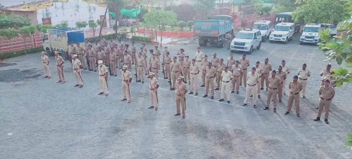 आज रोजी  <a href="/SP_washim/">वाशिम पोलीस - Washim Police</a>  <a href="/IPS_bachchan/">Bachchan Singh</a>  <a href="/SdpoKaranjalad/">SDPO OFFICE KARANJA Lad</a> यांच्या मार्गदर्शनाखाली <a href="/PSKaranjaCity/">Police Station Karanja City पोलीस स्टेशन कारंजा</a> येथे शिरोमणी परेड पार पडली परेड करीता पोस्टे कारंजा ग्रामीण, मानोरा व धनज येथिल पोलिस अधिकारी व अमंलदार हजर होते